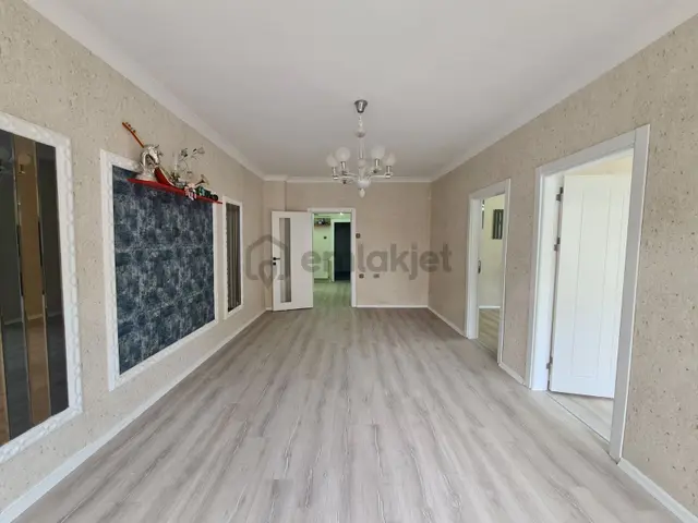 Etlik Kıvrımlı Sokak Arakatta Full Yapılı Ön Cephe 3+1 Daire 3