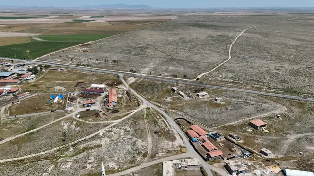 Konya / Cihanbeyli / Yeniceoba Mahallesinde 589 M² Müstakil Tapulu İmarlı Arsa 1