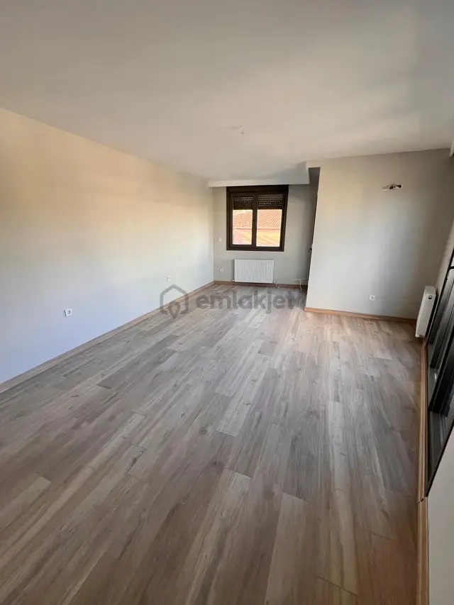 K.yalı E'5 Metroya Yakın Ferah 3+1 Dubleks Daire 2