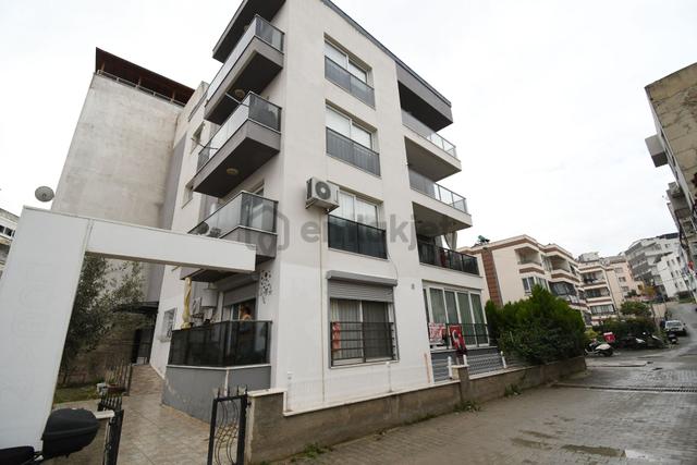 Kuşadası Camiatik Mahallesi Merkezi Konumda Acil Satılık 2+1 Yksek Giriş Daire 1