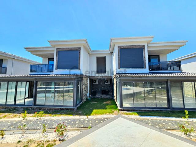 ▶ ▶ Akçay Körfez'den Denize Sıfır Havuzlu Site İçinde 3+1 Sıfır Satılık Villa 3