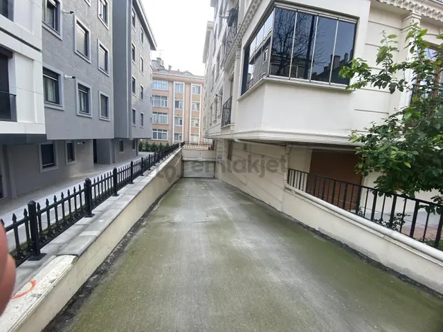 Bahçelievler Merkez'de Yeni Binada K. Otoparklı 2+1 Daire 2