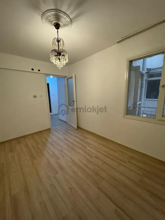 İzmir Konak Atilla Mahde Üçyol Metroya Yakın 2+1 Daire 3