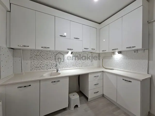 Recep Ümit Emlak'tan Işıklar Mahallesinde Kırım Caddesi Yakınında Satılık 2+1 Daire 3