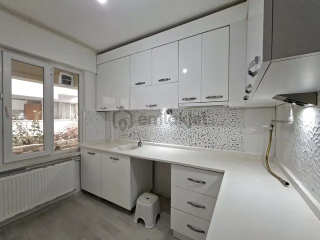 Recep Ümit Emlak'tan Işıklar Mahallesinde Kırım Caddesi Yakınında Satılık 2+1 Daire 2