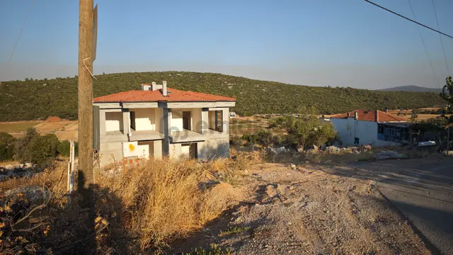 Urla Kadıovacık Köyü Köy İçinde Satılık Arazi 1
