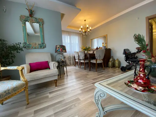 Altıntepede 5 Yıllık Binada Minibüse 1 Dk Geniş M2 3+1 3