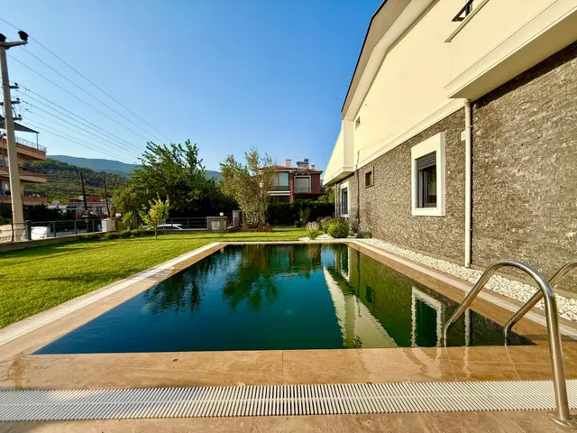 ▶ ▶ Akçay Körfez'den 610 M2 Arsa İçinde Havuzlu 4+1 Tam Bağımsız Villa 3