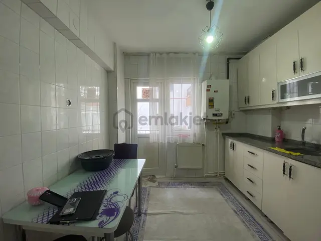 Koza Emlak'tan Selçuklu Mahalesin'de Ara Katta Geniş Yapılı Bağımsız 3+1 Satılık Daire 3
