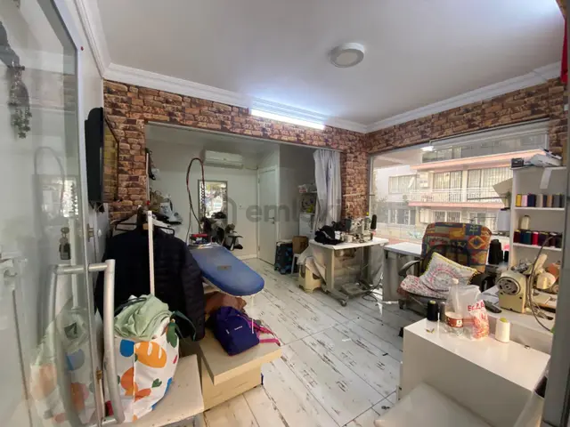 Acill Buca İşçievleri Yiğitler Mah.de 20m2+10m2 Avlulu Otomatik Panjurlu Satılık Dükkan 1