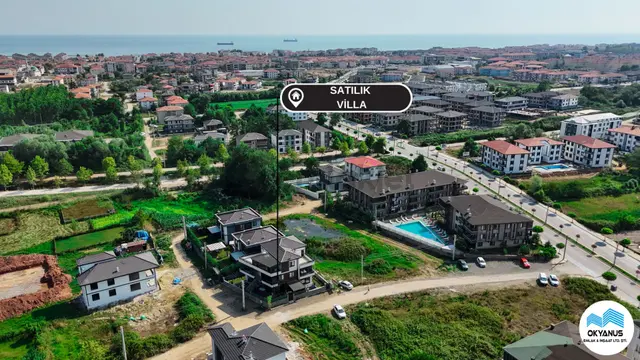 Karasu Aziziye Mah De Havuzlu 3 Katlı 3+1 Tripleks Villa 3