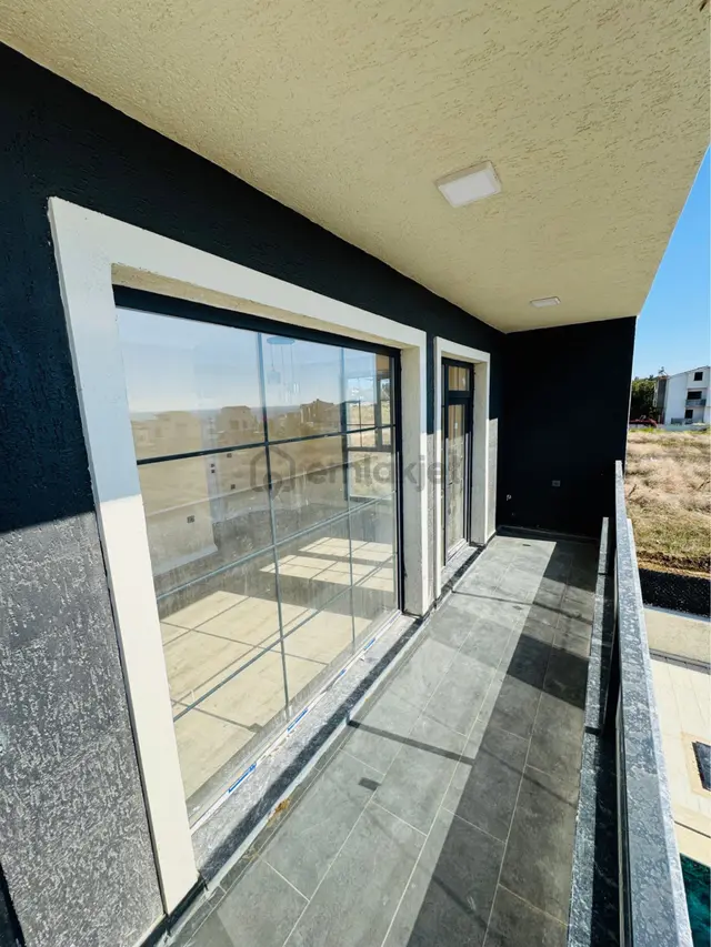 🌴 Denize Yakın Konumda, Bahçeli Ve Havuzlu 2+1 Villa | 300 M² Arsa Kanat Emlaktan Satılık Villa 5