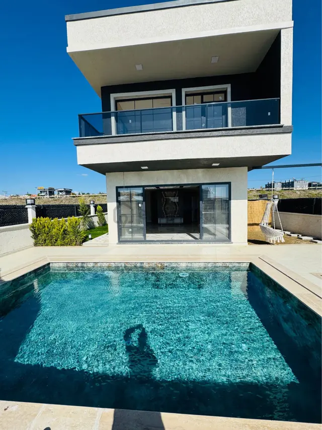 🌴 Denize Yakın Konumda, Bahçeli Ve Havuzlu 2+1 Villa | 300 M² Arsa Kanat Emlaktan Satılık Villa 4