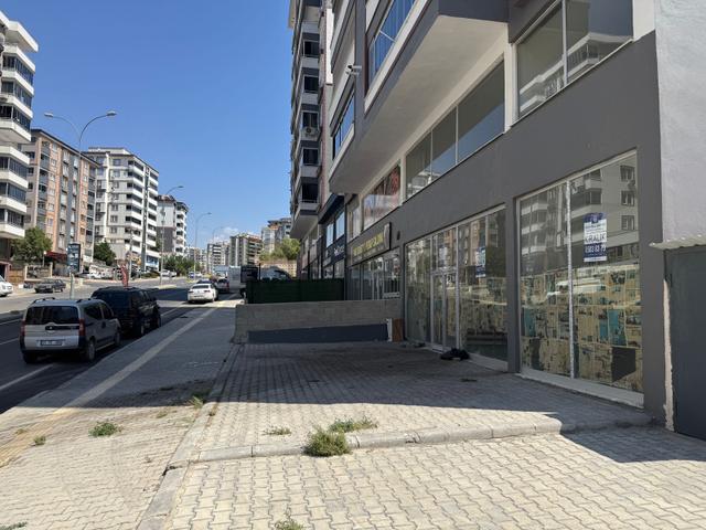 Vadi Mahallesinde Ana Cadde Üzeri Bacalı Kiralık İşyeri 2