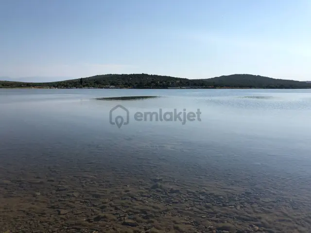 Ayvalık Cunda Da Satılık 21,000 Metre Kare Arsa.denize Sıfır 2
