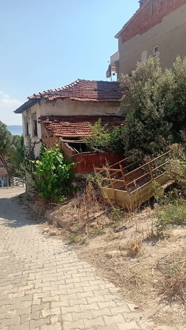 Muhteşem Konum Ve Manzaralı Bahçeli Kargir Ev 4