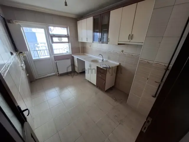 Koza Emlak'tan Pınarbaşı Mahallesin'de Arakatta Asansörlü 3+1 Daire 3