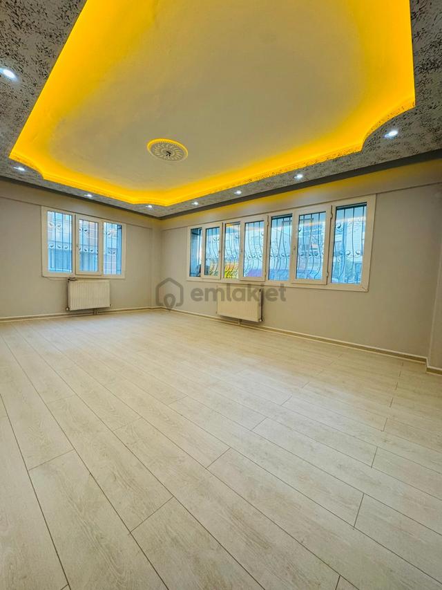 🏡kuşlu Bahçemahallesi 🏡 ✅3+1 120m2 3 Katlının Zemin Katı ❇️açık Mutfak Petek Kombili 4