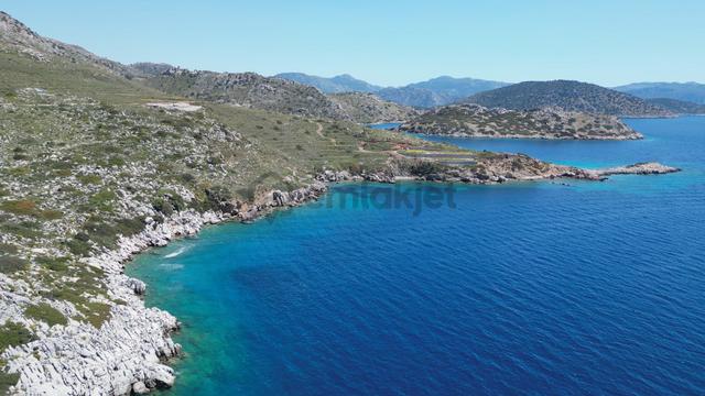 Joker: Bozburun Denize 60 Metre Yakınlıkta Resmi Yolu Olan Satılık Tarla 1