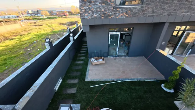 Kocaali De Geniş Bahçe Şömineli Denize Çok Yakın 4+1 Vila 5