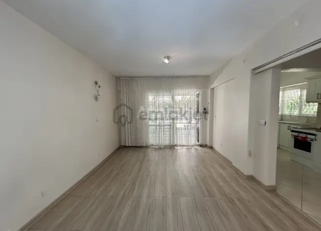 Kuşadası'nda Denize Sıfır Ege Yakası Sitesi'nde Satılık Yazlık 3