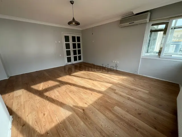 Asil'den Poligonda Cadde Yakını Bakımlı 3+1 Köşe Daire 3