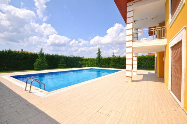 Silivri Selimpaşa'da 12.000m2 Arazi Üzerinde Satılık Lüks Villa 5