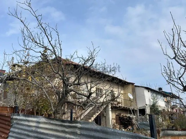 Mersin Toroslar Arslanköyde Göl Manzaralı Satılık Tarihi Taş Ev 1