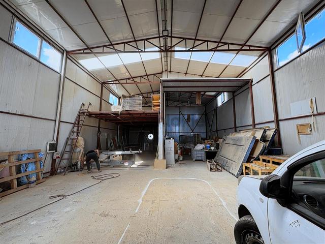 Çakırlarda Toplamda 450 M2 Hazır Bölmeli Lüx Ofisli Depo Dükkan 5