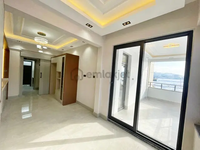 Göktürk'te Yemek Odalı Ebeveyn Bnayolu Şık Tasarım Ultralüx 2.5+1 5