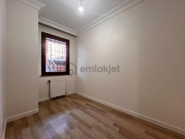 Kaçmaz'dan İdealtepe'de Ayrı Mutfaklı Ön Cephe Balkonlu 2+1 1