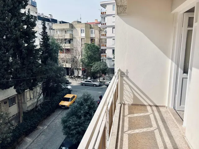 Bornova Erzene Mah Ata Durağında 2+1 Ara Kat Satılık Daire 3