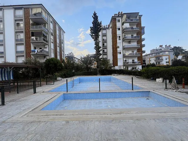 Acil Satılık Havuzlu Güvenlikli Site İçerisinde 2