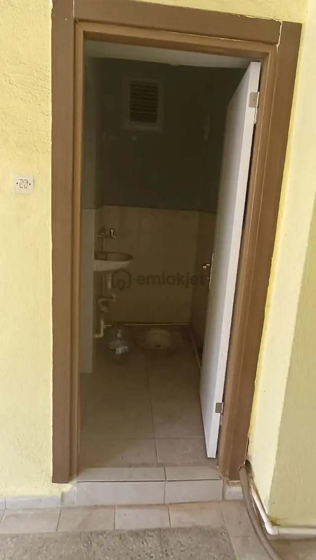 Körfez Kuzey Mh .85 M² Cadde Üzerinde Kiralık Dükkan 2
