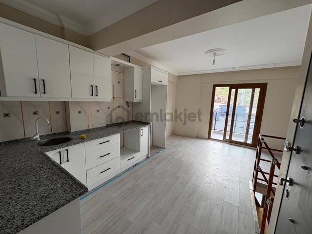 Örnekkentde 4+2 Satılık Bahçesi Olan Dubleks Daire 2