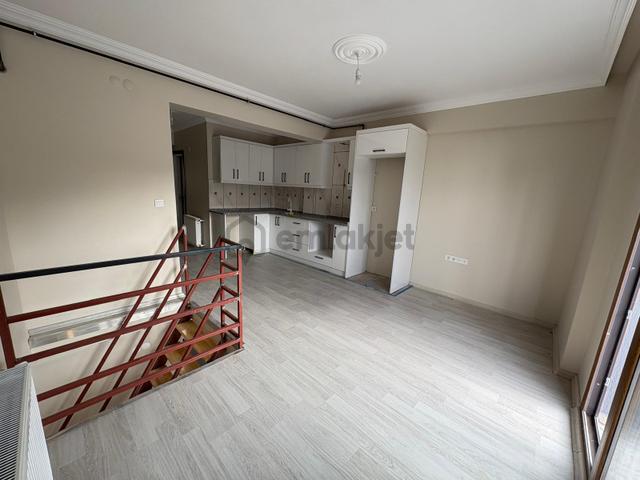 Örnekkentde 4+2 Satılık Bahçesi Olan Dubleks Daire 3