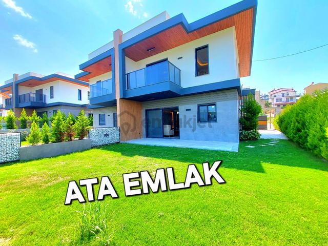 Kuşadasında Avm'lere Yakın Havuzlu Sitede Geniş Bahçeli Sıfır Villa Kuşadasında Avm'lere Yakın Havuzlu Sitede Geniş Bahçeli Sıfır Villa