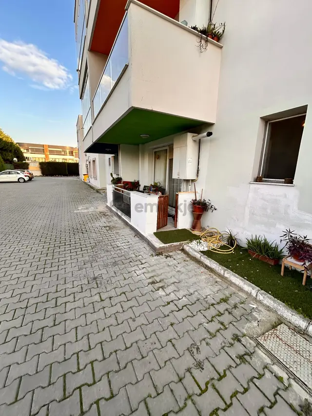 🏡muradiye Mahallesi Karali Bölgesi 🏡site İçi ✅1+1 70 M2 3 Katlının Zemin Katı 4