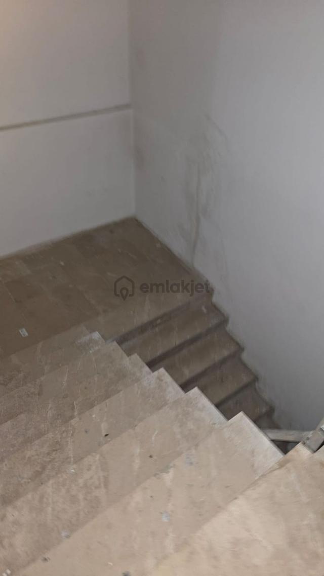 Yıldızevler Mh.de Çok Güzel Konumda Satlık Dükkan 5