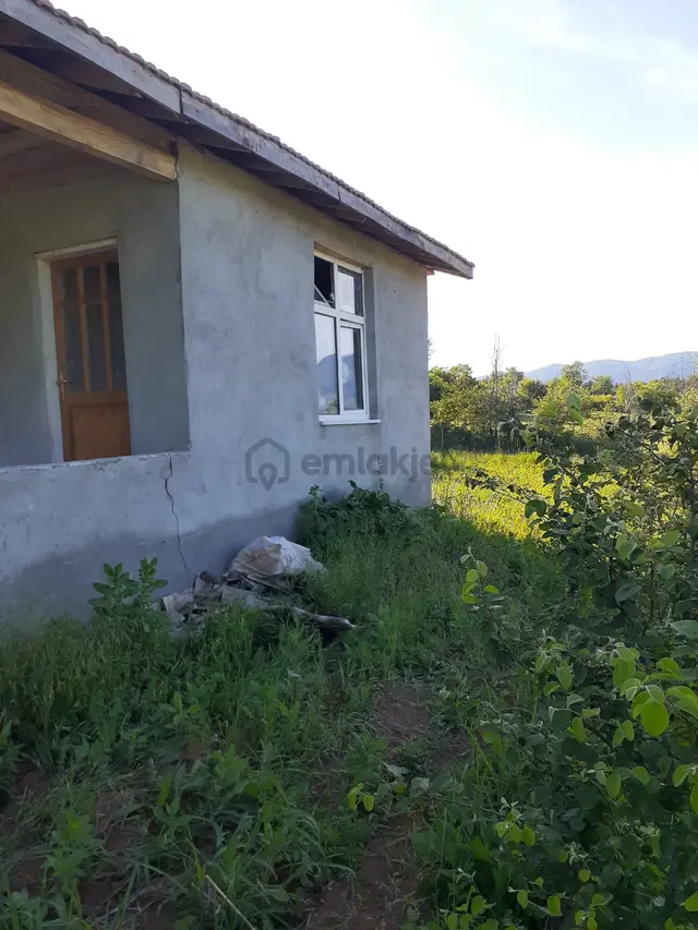 Yankı'dan Pazar Erkilet Mh. De Suyu Olan 3.567m2 Bahçeli Bağ Evi 3
