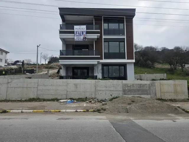 Kuvayi Milliye Mah. Çakmak Caddesi Üzerinde 6+2 Satılık Villa 1