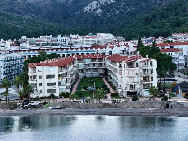 Marmaris Sitelerde Denize Sıfır, Özel Plajlı 1+1 Daire 2
