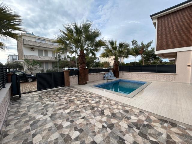 Didim Çamlıkta Eşyalı Havuzlu 3+1 Lüks Villa 5
