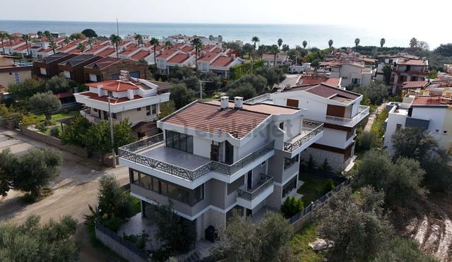 Yiğit'ten Altınoluk Narlı'da 5+1 Denize 150 Metre Tripleks Villa 4