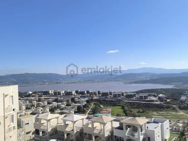 Flamingo Sitesinde Hem Deniz Hem Göl Manzaralı Teraslı Daire 2