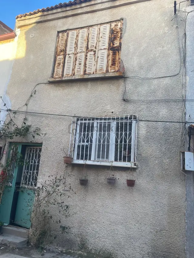 Ayvalık Merkez'de Avlulu Ve Daracalı 2 Katlı 3+1 Taş Rum Evi 3