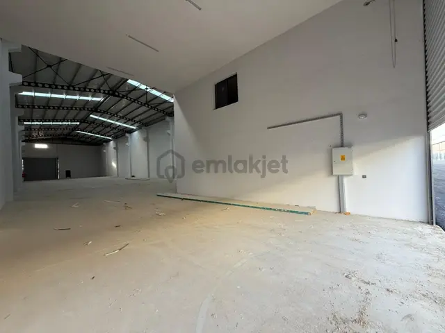 Adanorm Sanayi Sitesinde 1.350 M2/8 Wc/teras/3 Katlı/çok Amaçlı 3