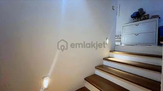 Bornova Veranova Sitesi'nde 2+1 Satılık Bahçeli Dubleks Daire 4