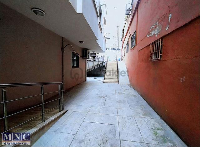 Küçükyalı Atatürk Cad. Marmaraya 5 Dak.kapalı Otopark Eşyalı 1+1 4