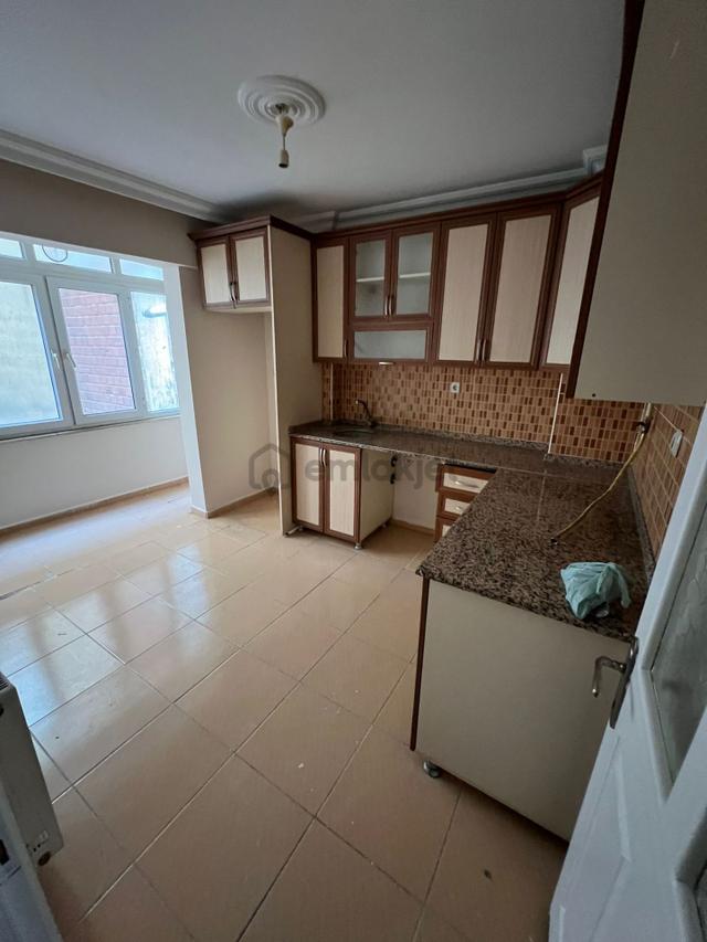 Teyfikiye Mahallesi 🏡 ✅2+1 100m2 5 Katlının 3 Katı Arakat ❇️özelikl Çift Cephe Balkonlu 5